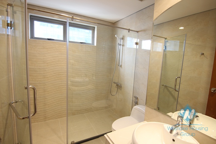 Nice and warm apartment for rent in Vinhomes Nguyen Chi Thanh, Dong Da district, Ha Noi